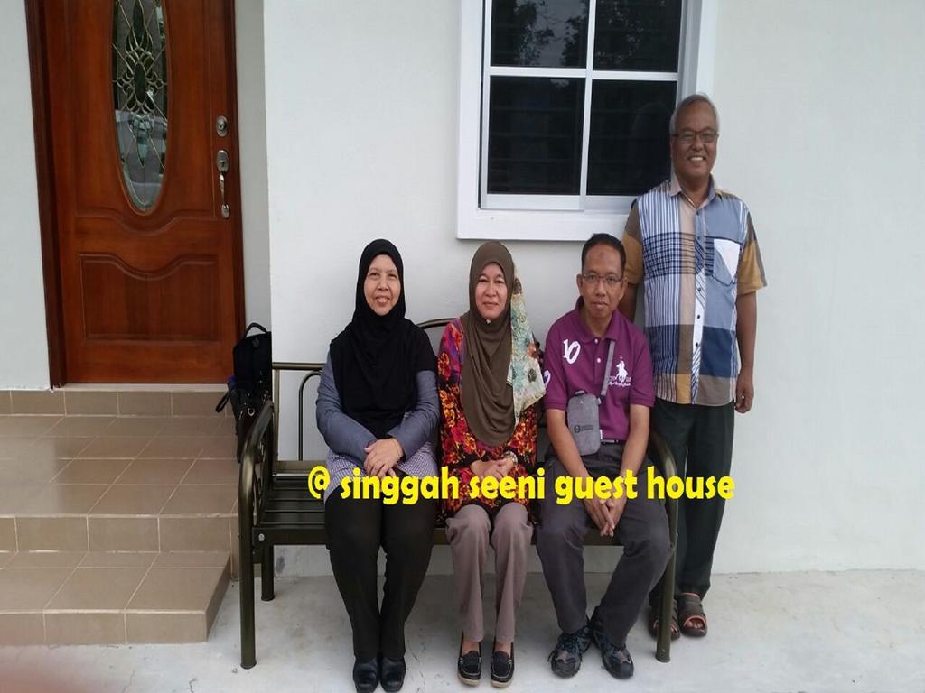 Singgah Seeni Guest House Padang Mat Sirat ภายนอก รูปภาพ